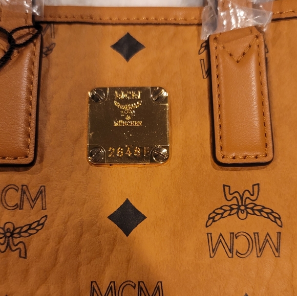 NWT MCM Tote - Picture 4 of 8